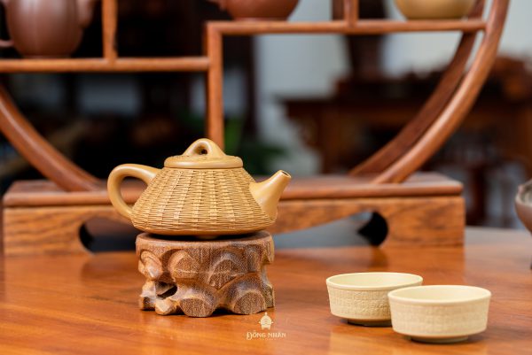 Dáng Ấm: Thạch Biều Tự Di