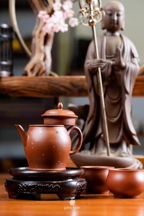 Dáng Ấm Tử Nê Cung Đăng