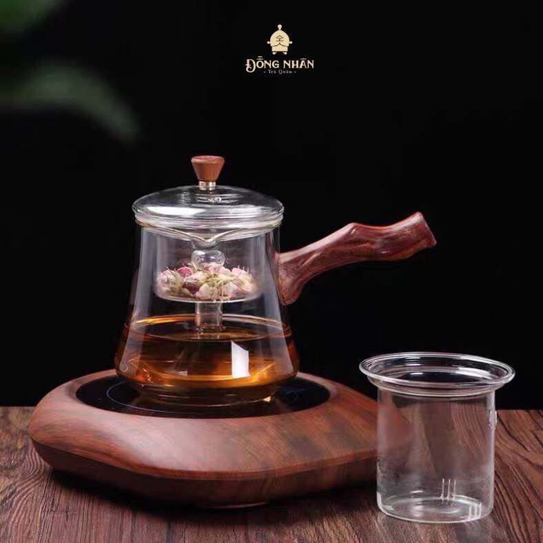 Ấm Trà Thủy Tinh Tay Gỗ
